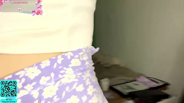 MadalynNosel online show from May 26, 7:06 am