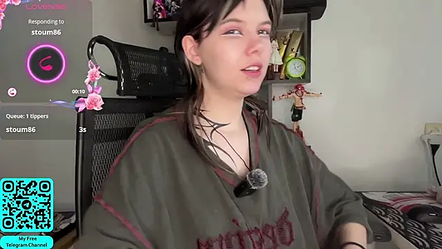 MadalynNosel online show from June 21, 7:14 am