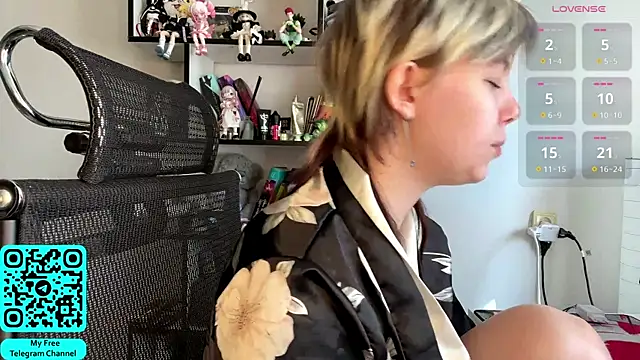 MadalynNosel online show from April 8, 7:10 am