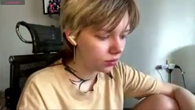 MadalynNosel online show from April 12, 7:11 am