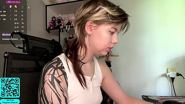 MadalynNosel online show from May 17, 7:19 am