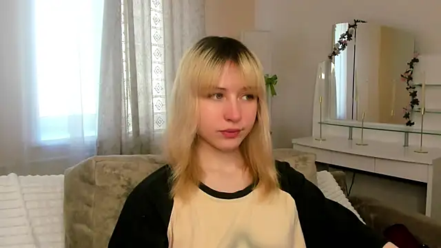 MiaKimiko online show from May 16, 2:21 am