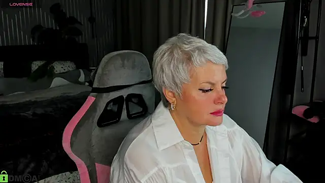 Linda Zef1r online show from May 2, 1:11 am