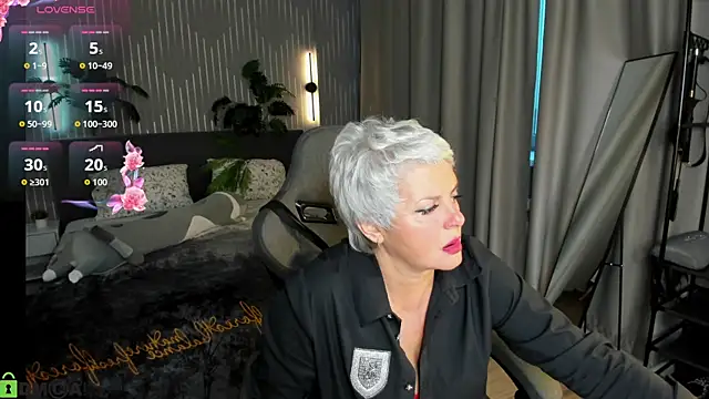 Linda Zef1r online show from May 13, 1:12 am