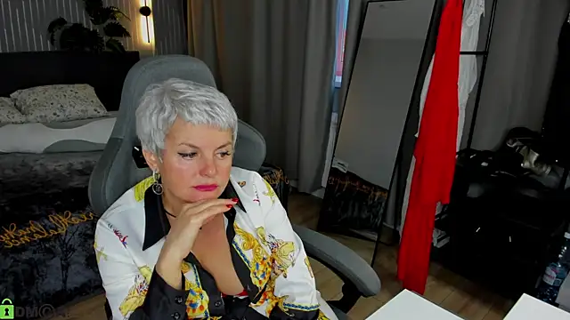 Linda Zef1r online show from June 3, 1:17 am