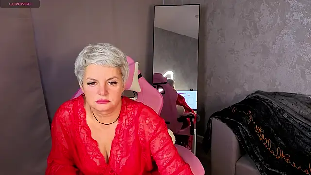Linda Zef1r online show from May 28, 1:35 am