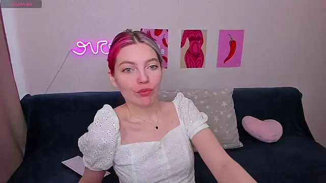 Marie Reyess online show from April 2, 6:53 am