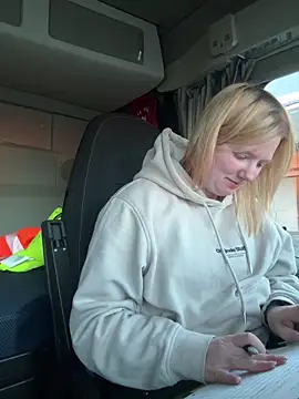 TruckerBabeLeenchen online show from April 9, 4:47 am