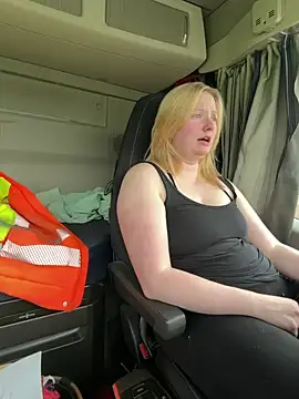 TruckerBabeLeenchen online show from April 13, 9:35 am