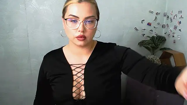 Snapshot of AminaSoul_ chatting on May 13, 1:07 pm AminaSoul online show from May 13, 1:07 pm