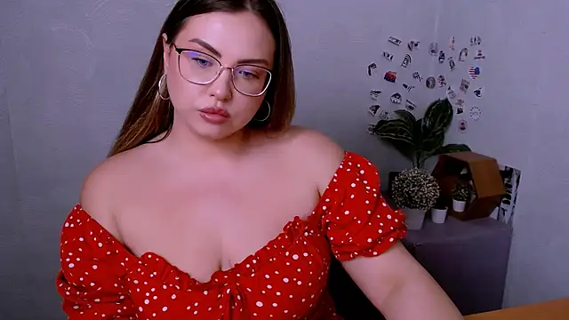 Snapshot of AminaSoul_ chatting on April 8, 1:12 pm AminaSoul online show from April 8, 1:12 pm
