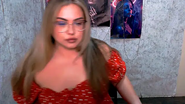 Snapshot of AminaSoul_ chatting on April 13, 6:50 am AminaSoul online show from April 13, 6:50 am