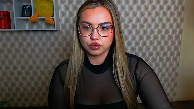 Snapshot of AminaSoul_ chatting on May 5, 6:38 am AminaSoul online show from May 5, 6:38 am
