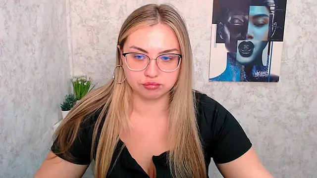 Snapshot of AminaSoul_ chatting on April 24, 6:59 am AminaSoul online show from April 24, 6:59 am