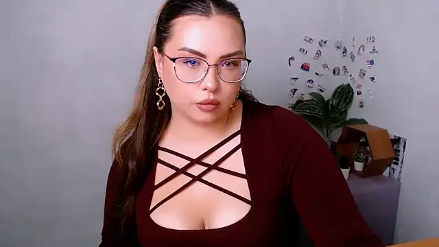 Snapshot of AminaSoul_ chatting on April 3, 6:42 am AminaSoul online show from April 3, 6:42 am