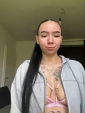 zoeelinks online show from April 1, 10:05 am