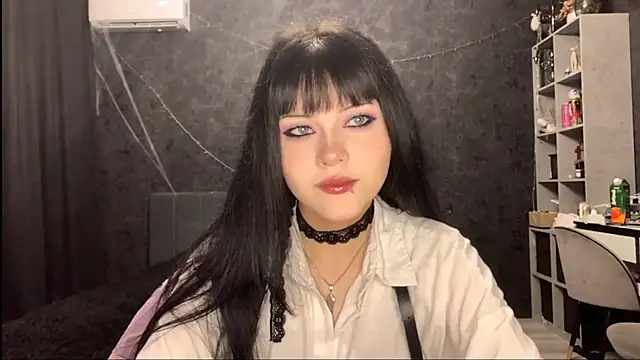 EmilyEmbears online show from May 5, 5:21 am