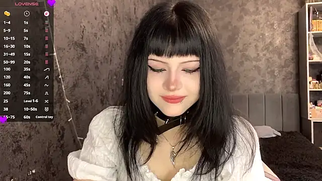 EmilyEmbears online show from June 9, 4:57 am
