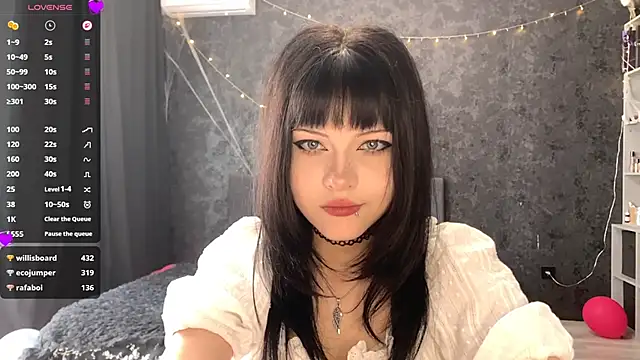EmilyEmbears online show from May 18, 7:02 am