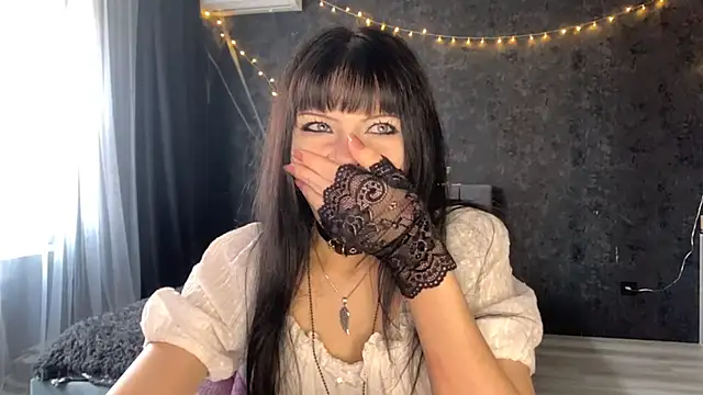 EmilyEmbears online show from May 7, 5:44 am