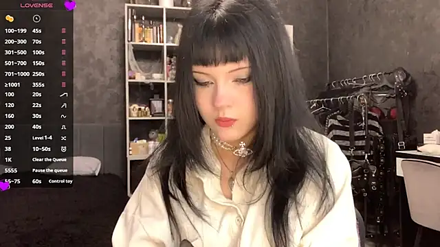 EmilyEmbears online show from June 1, 6:35 am