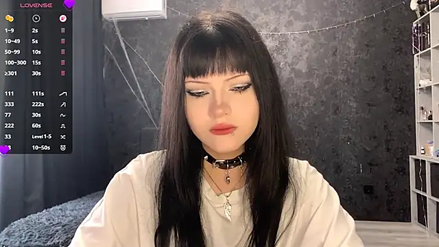 EmilyEmbears online show from May 13, 5:58 am