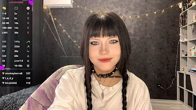 EmilyEmbears online show from May 12, 6:32 am