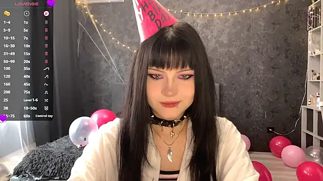EmilyEmbears online show from May 16, 7:18 am