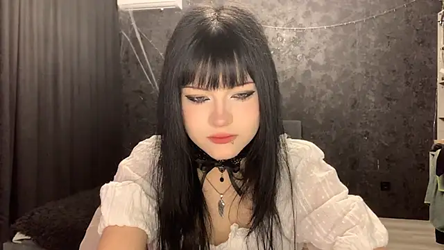 EmilyEmbears online show from April 21, 5:14 am