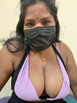 Snapshot of Shalu_naughty69 chatting on May 23, 4:55 am Shalu naughty69 online show from May 23, 4:55 am