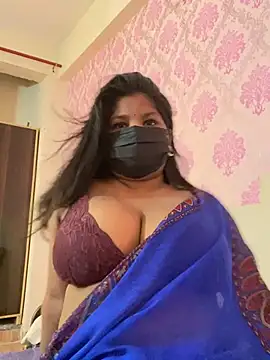 Snapshot of Shalu_naughty69 chatting on April 22, 6:09 am Shalu naughty69 online show from April 22, 6:09 am
