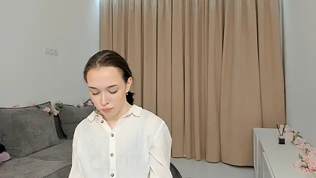 RoyceKintzel online show from April 11, 6:33 pm