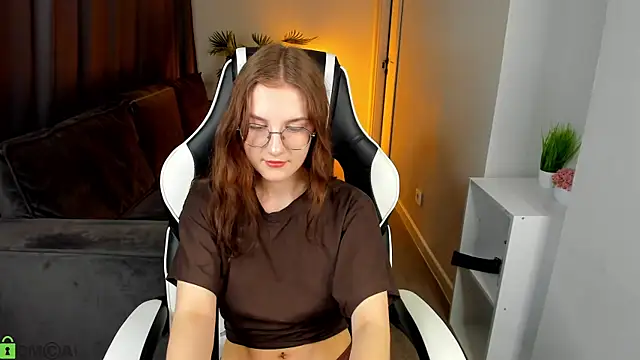 Snapshot of Madeli_nova chatting on April 6, 2:07 am Madeli nova online show from April 6, 2:07 am