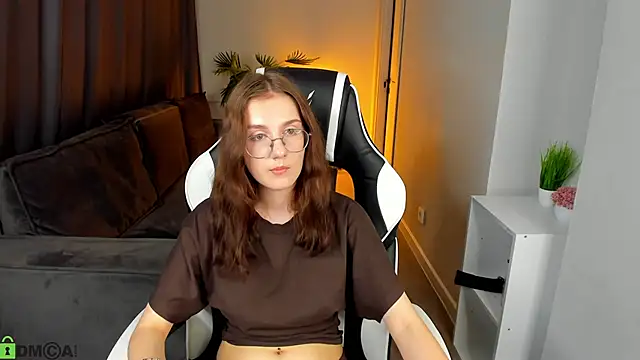 Snapshot of Madeli_nova chatting on April 6, 4:46 am Madeli nova online show from April 6, 4:46 am