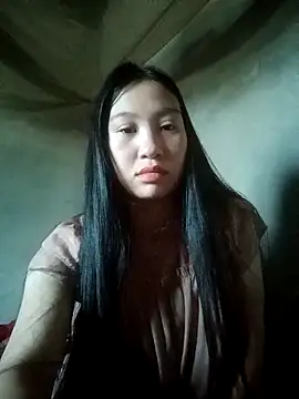 lucynguyen2 online show from April 3, 2:18 am