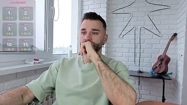 Snapshot of DaddySlava chatting on June 3, 5:08 am DaddySlava online show from June 3, 5:08 am