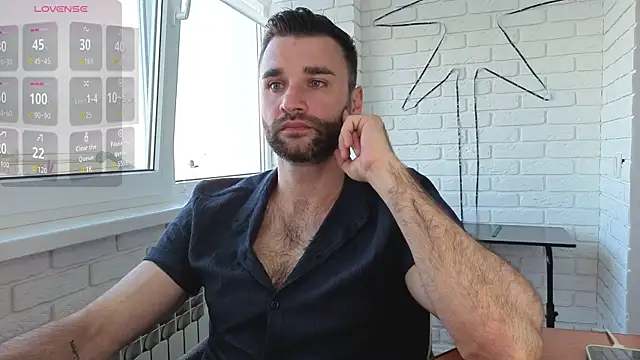 Snapshot of DaddySlava chatting on June 18, 5:18 pm DaddySlava online show from June 18, 5:18 pm