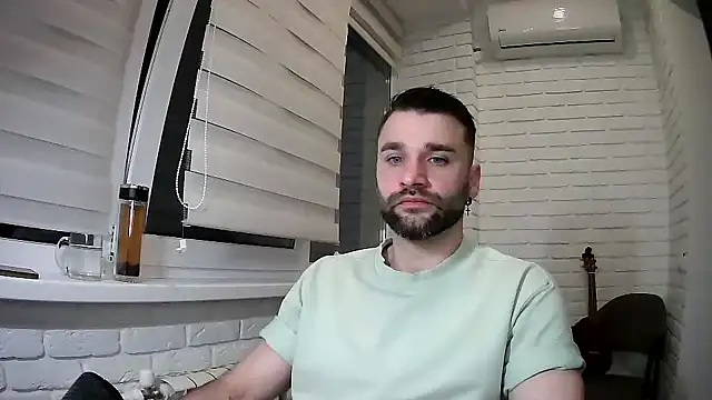 DaddySlava online show from April 4, 5:08 pm