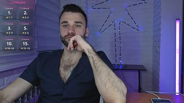Snapshot of DaddySlava chatting on June 17, 6:18 pm DaddySlava online show from June 17, 6:18 pm