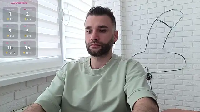 Snapshot of DaddySlava chatting on June 22, 5:32 pm DaddySlava online show from June 22, 5:32 pm