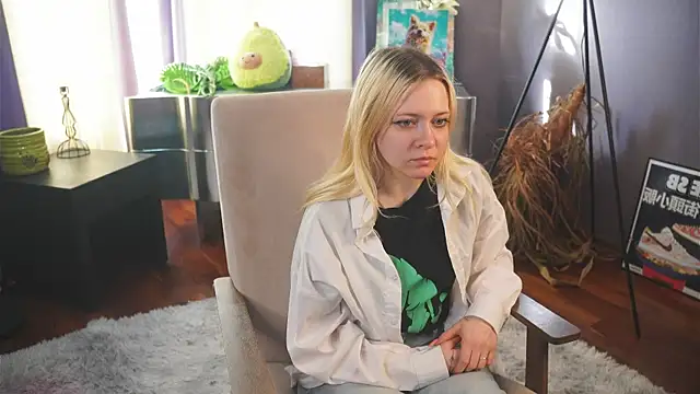 OliviaCaffery online show from April 2, 4:41 am