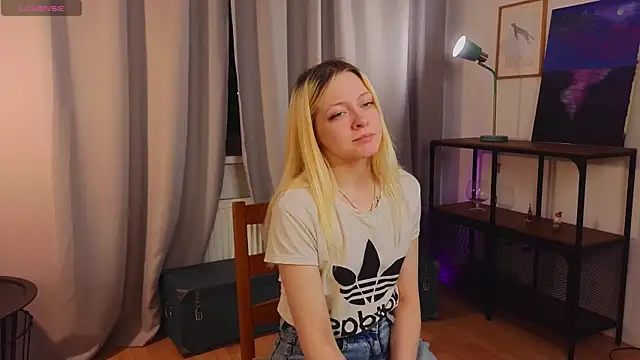 OliviaCaffery online show from April 23, 4:30 pm