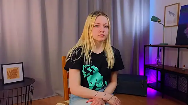 OliviaCaffery online show from April 8, 12:28 pm