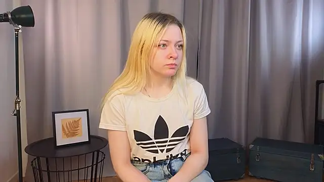 OliviaCaffery online show from April 16, 4:19 pm