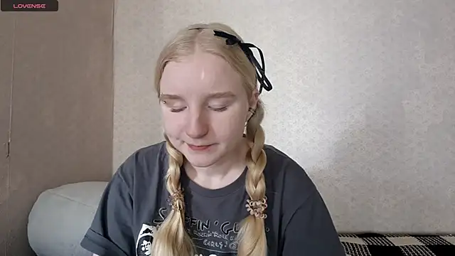 Snapshot of ForwentSeat chatting on May 5, 7:11 am ForwentSeat online show from May 5, 7:11 am