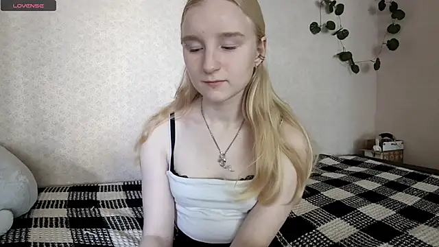 Snapshot of ForwentSeat chatting on May 13, 9:16 am ForwentSeat online show from May 13, 9:16 am