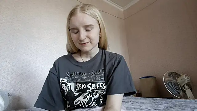 Snapshot of ForwentSeat chatting on April 11, 7:45 am ForwentSeat online show from April 11, 7:45 am