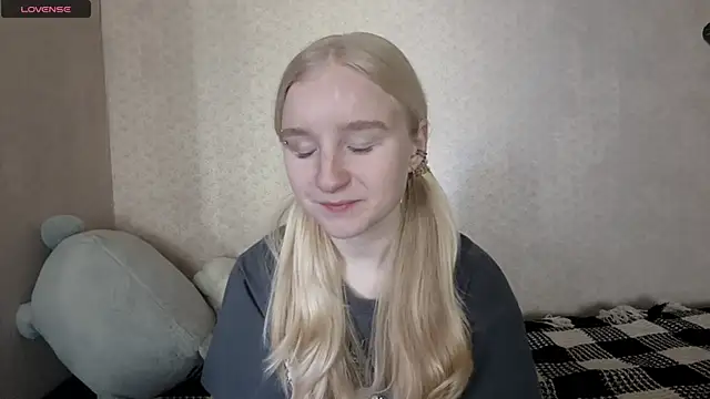 Snapshot of ForwentSeat chatting on May 4, 9:12 am ForwentSeat online show from May 4, 9:12 am