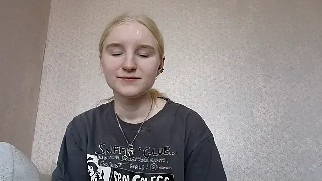 Snapshot of ForwentSeat chatting on April 7, 7:10 am ForwentSeat online show from April 7, 7:10 am