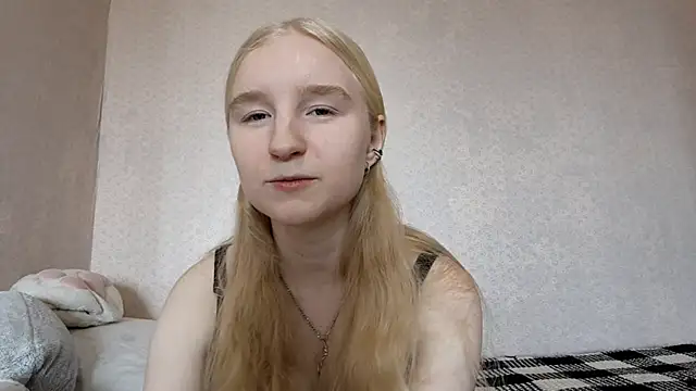 Snapshot of ForwentSeat chatting on April 3, 10:22 am ForwentSeat online show from April 3, 10:22 am
